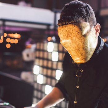 Golden features - Wolfie (Feat. Julia Stone)