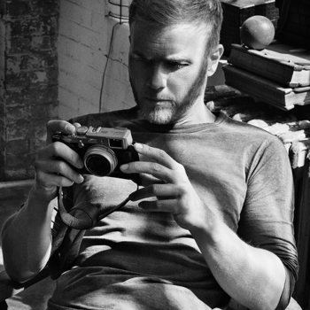 Gary Barlow & The Commonwealth Band - Here Comes The Sun