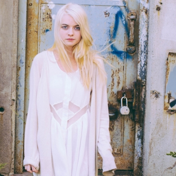 Holly Henry - Love In The Dark (Cover)