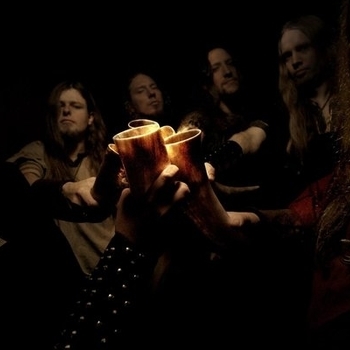 Heidevolk - En Wij Stappen Stevig Voort