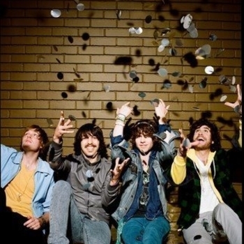 Hockey - Too Fake (Misfits / Отбросы)