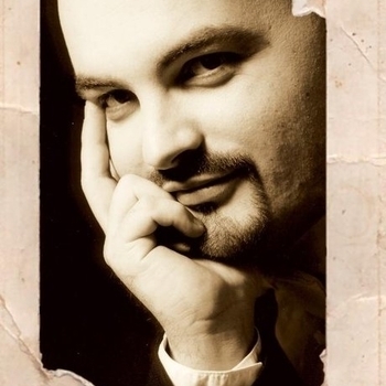 Her Majesty's Sound - Odd phantasms in unique momenta