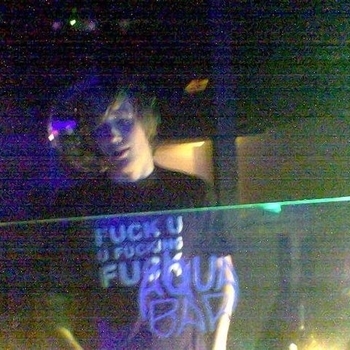 Haak - Esse (Ft. Dimo Mc 47)