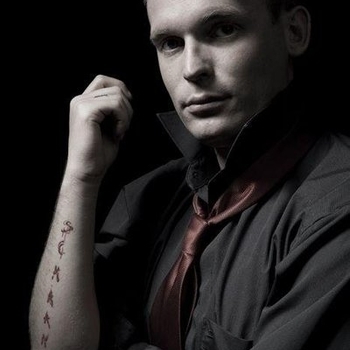 Артист Hellboy