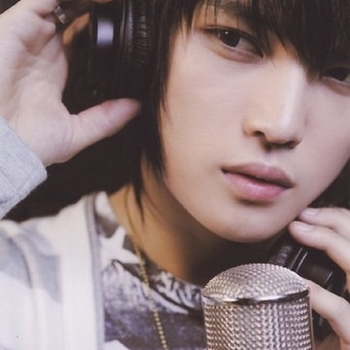 영웅재중 - 인사