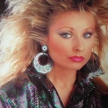 Артист Julia Claire