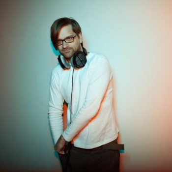 Justin Faust - Holdin' On (Moullinex Remix)