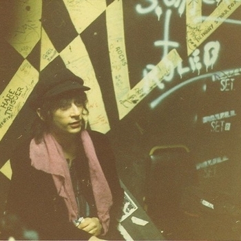 Johnny Thunders - You Can't Put Your Arms Around a Memory