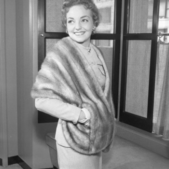 June Valli - Crying in the Chapel