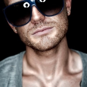 Jinks Feat. Joey Moe - Don't Touch It