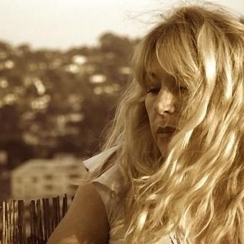 Артист Jeanne Newhall