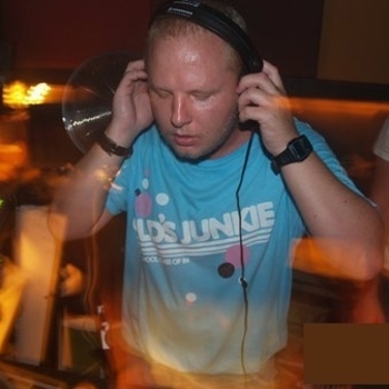 Junior Gee - Orbit (Original Mix)