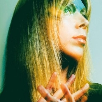 Jane Weaver - Seven Day Smile (Мелодия из фильма "Чат / Chatroom")