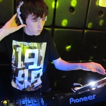 らき☆すた Cast vs. Korn feat. Skrillex - おっきろ！セーラーふく