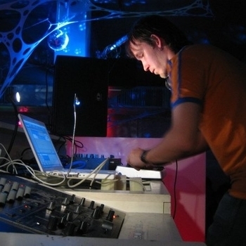 Kularis - Under The Surface (Original Mix)