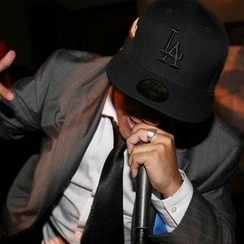 Kid Mac featuring Mat McHugh - Hear you calling