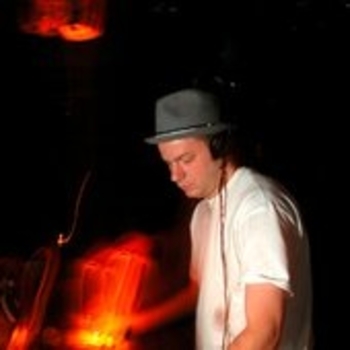 Kevin Yost & Peter Funk - molo (original mix)