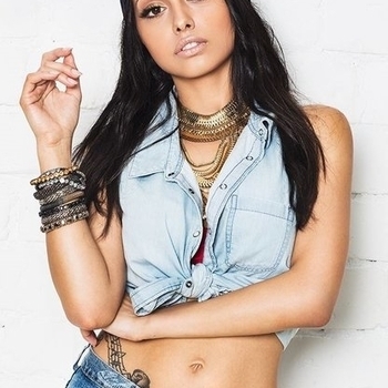 Lariss - Droppin da Bomb