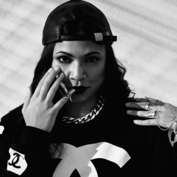 Lady Bee - Can't Talk Right Now (Extended Mix)