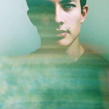 HRRTZ - Paper Aeroplane (feat. Leo Stannard)