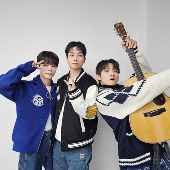 Lucy - She′s Smiling (2024)