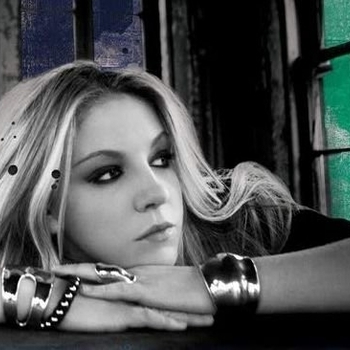 Артист Lesley Roy