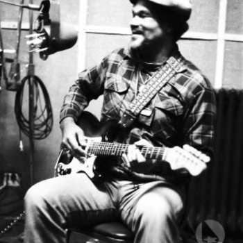 Louisiana Red & Little Victor's Juke Joint - Roamin' Stranger