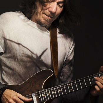 Gabriel Grossi feat Lenine - Chamego no Salao