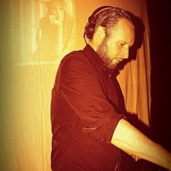 Satin Jackets and Leendder, Chaz - Everytime You Cry (Satin Jackets Remix)