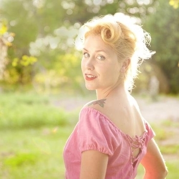 Linnzi Zaorski & Delta Royal - Better Off Dead