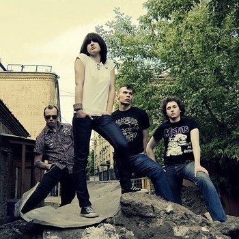 Lazy Bitches - Needles and Pins (Ramones Cover)