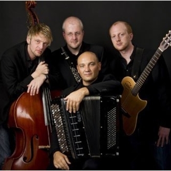 Los Cuatro De La Sala - Wheelspin (Club des Belugas remix)