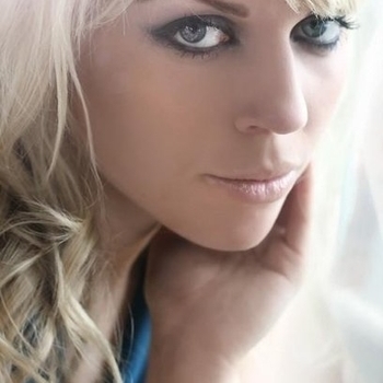 Laura Broad - Frozen