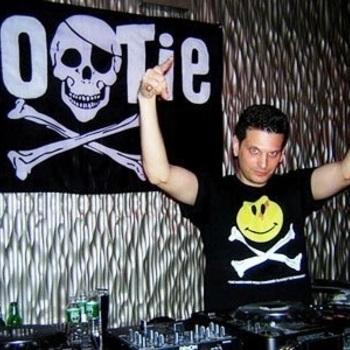 lobsterdust - It's Fun To Be Young At The YMCA (Fun. vs. The Village People)