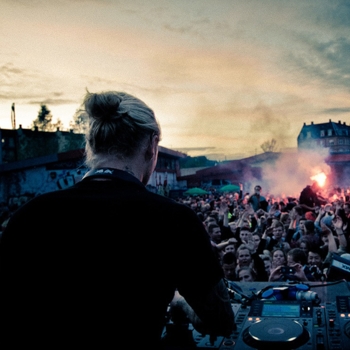 Morten Breum - Domestic (feat. Nik Og Jay)