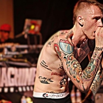 Machine Gun Kelly Feat. Ester Dean - Invincible