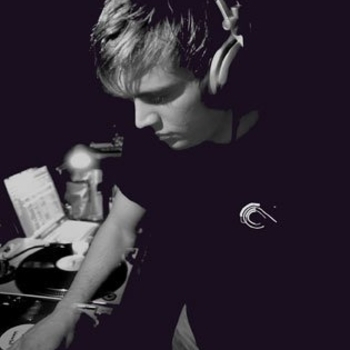 Mike Shiver & Ashkan Fardost pres. AM - Arise (Exclusive Hammer and Funabashi Remix)