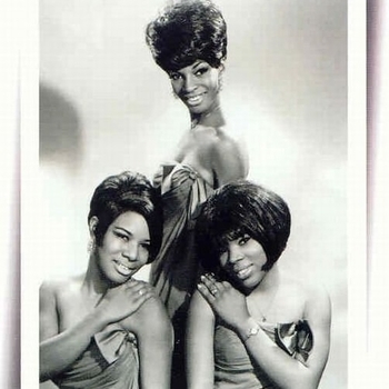 Martha Reeves and The Vandellas - Dancing in the Street
