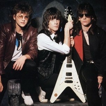 Артист Mama's Boys