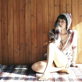 Mayu Wakisaka - Fall