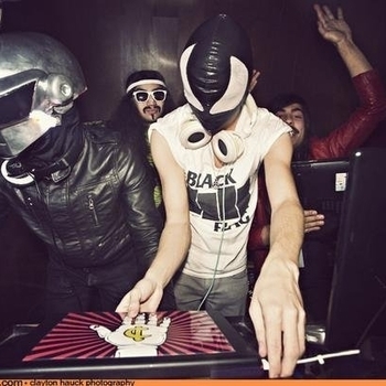 Crystal Castles - Vietnam (Midnight Conspiracy Remix)