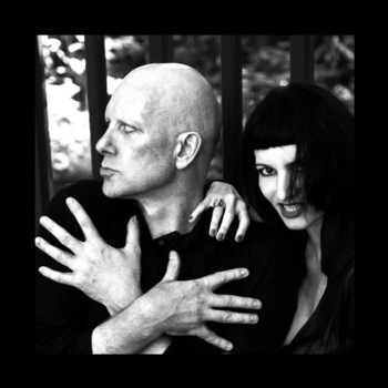 Mona Mur & En Esch - The Thin Red Line