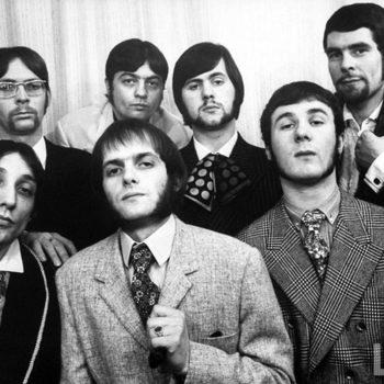 Артист New Vaudeville Band