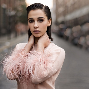 Naomi Scott - Gracie