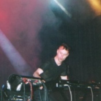 norm ender - İçinde Patlar