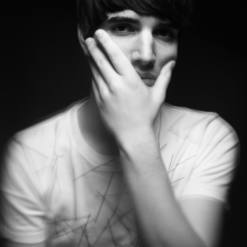 Netsky feat. Jenna G - Moving With You