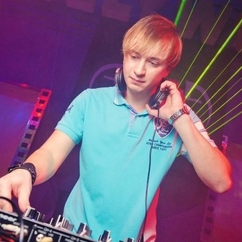 Nikita UkoloFF, DimixeR, Eddi Rollf - Nikita UkoloFF & DimixeR - Metropolis (Eddi Rollf Remix)