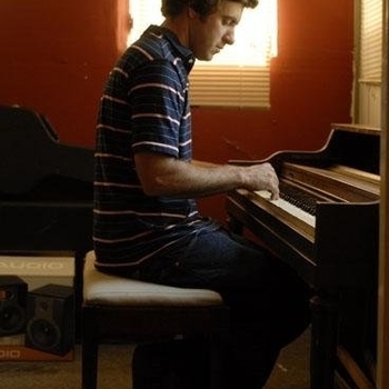 Nik Freitas - Center of the World (Музыка из фильма "Потерянные / Devolved")