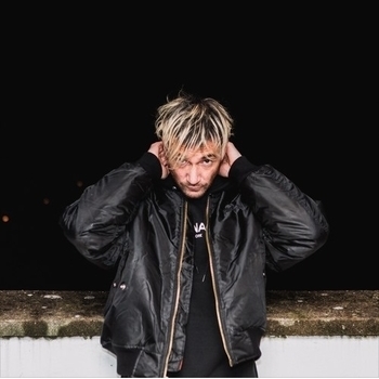 Артист October