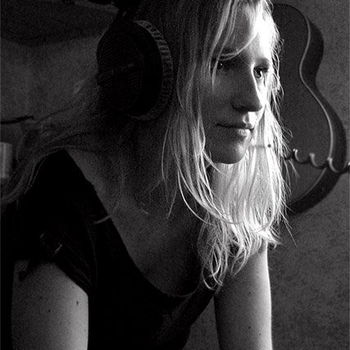 Poloroid - готовый трек